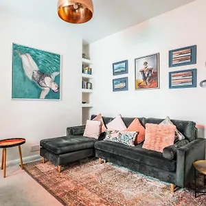 The Artist's Retreat Apartment